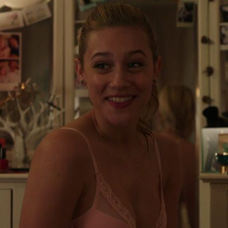 Lili Reinhart Nude